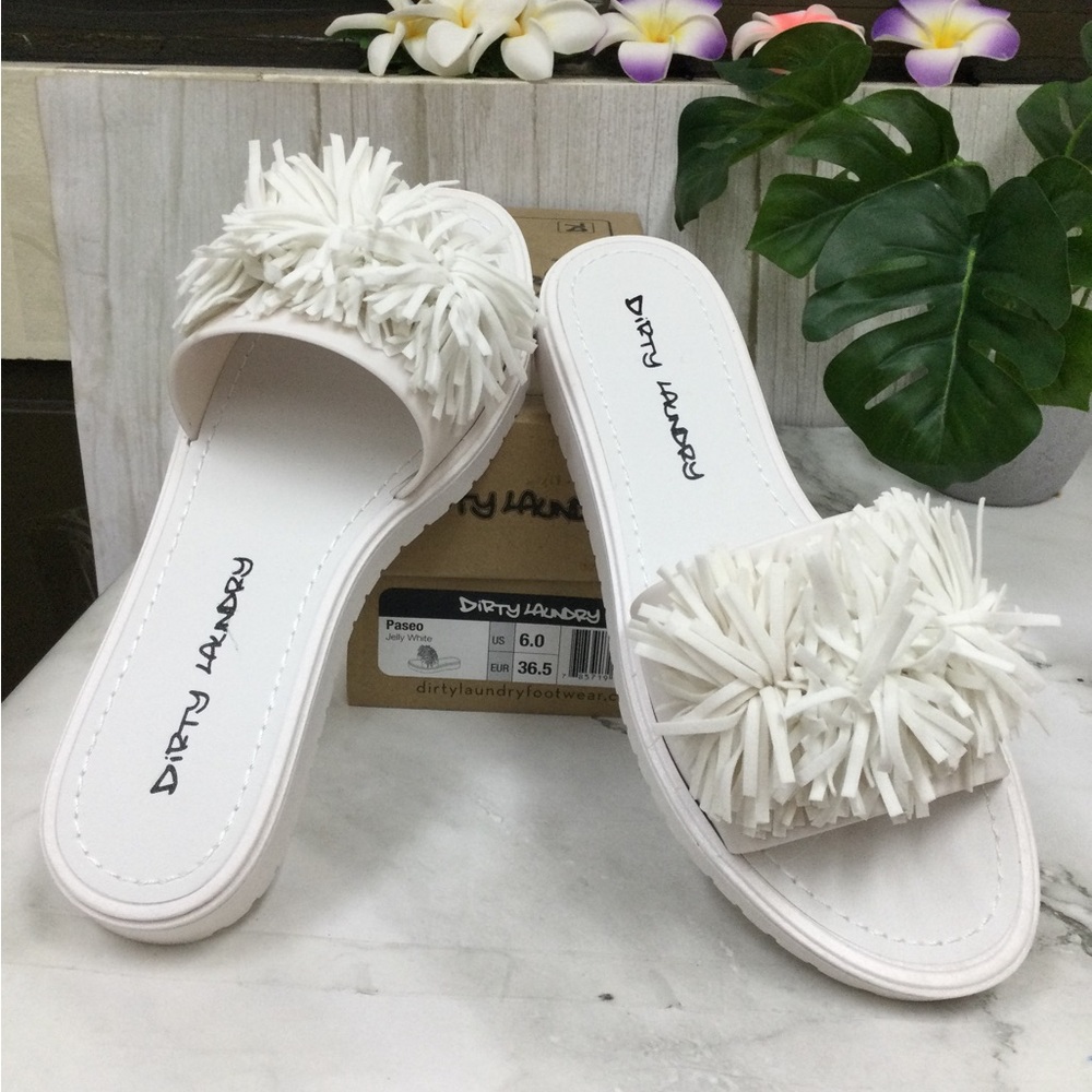 NIB Dirty Laundry Women's White Fringe Slide Sandals